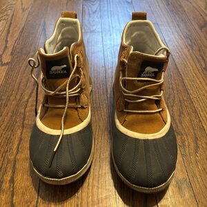 Sorel Waterproof Leather Tan and Black Out N About III Boots Rubber Suede Shell